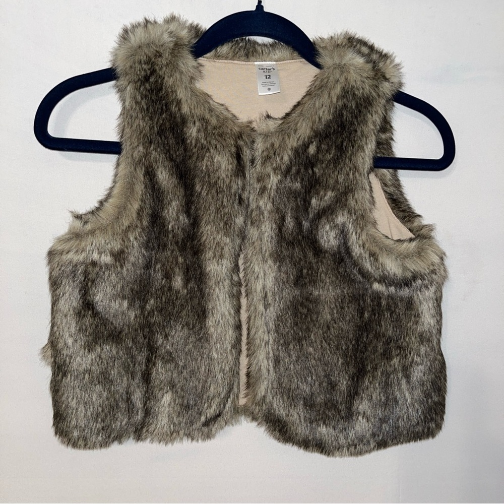 Carter's Kid Girl's Size 12, Lined Faux Fur Vest in a charming brown/Gray hue!